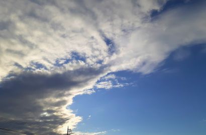 厚い雲と青空の境目