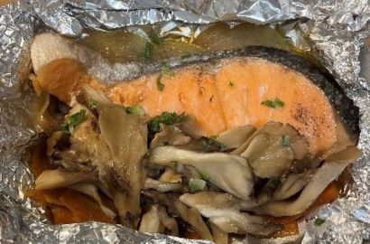 鮭とマイタケのチーズホイル焼き