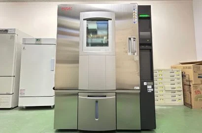 大型のインキュベーター（温度管理可能）