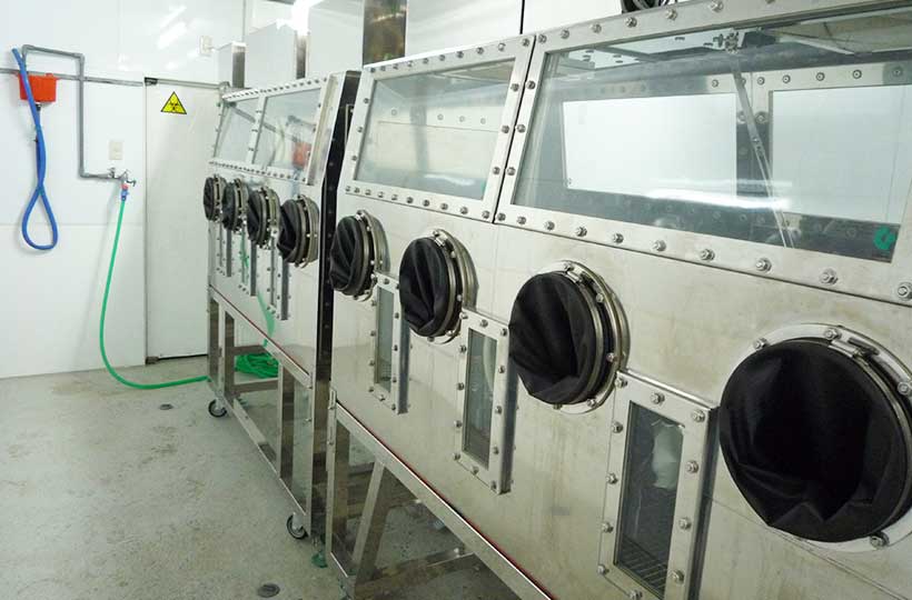 グローブアイソレーター