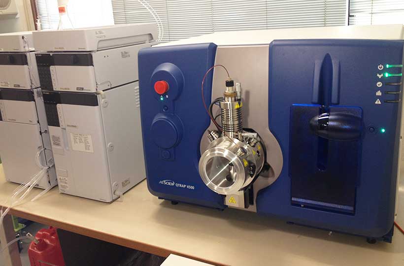 分析機器（LC/MS/MS）